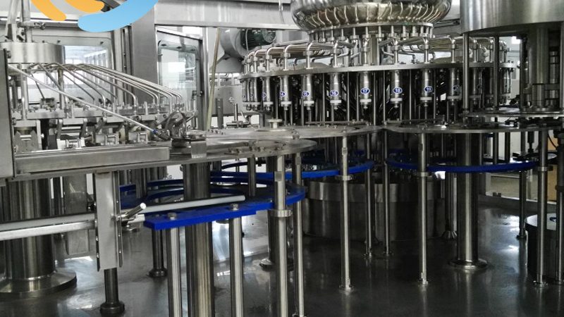 食用油灌装机每小时36000瓶，人手配置如何？**
